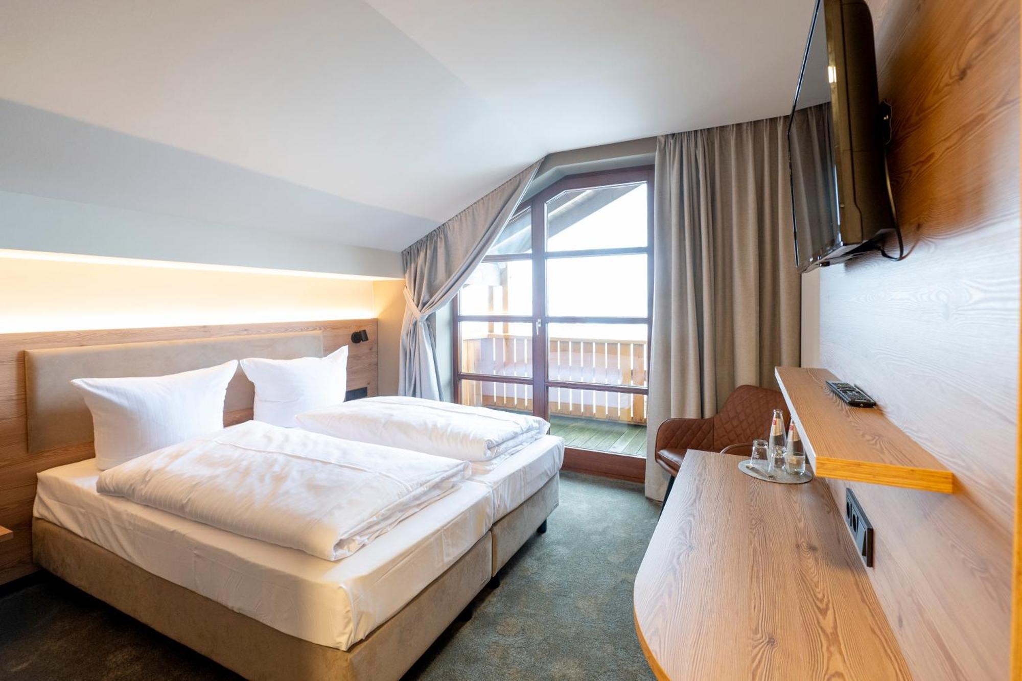 Hotel Berghof Петерсберг Экстерьер фото